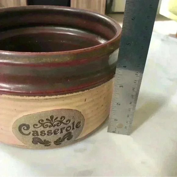 Vintage J.B.K. Canada pottery casserole dish with lid - Picture 8 of 10